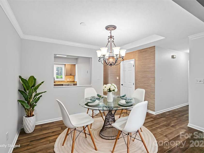 105 Beaver Ridge Road, Asheville, NC 28804.  MLS# CAR4286987, YatesRealty ID 33965. Virtually Staged 