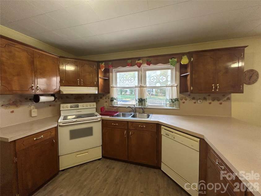 402 24TH Street, Kannapolis, NC 28083.  MLS# CAR4398330, YatesRealty ID 33965. 