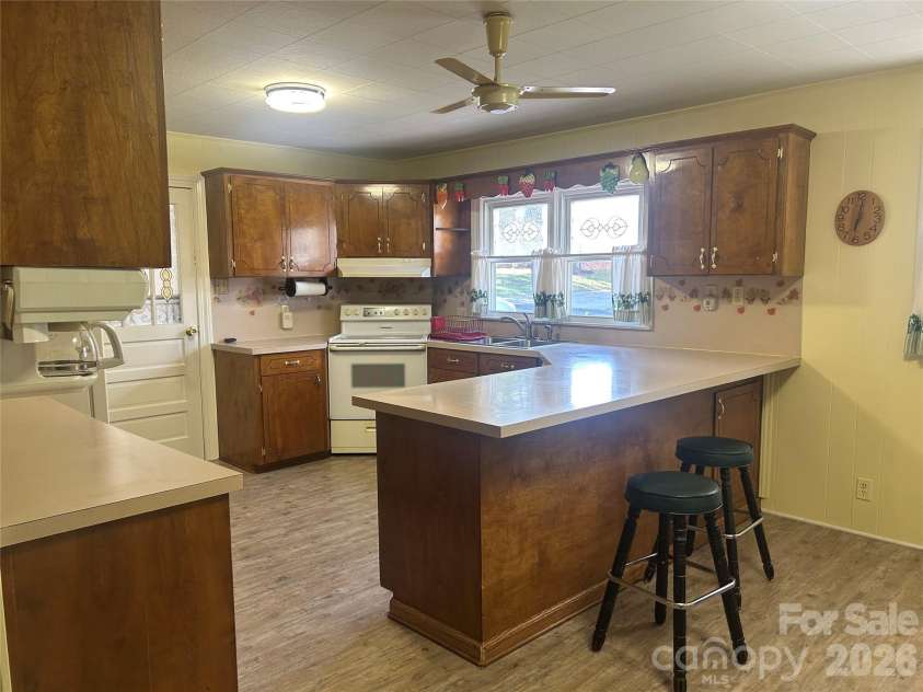 402 24TH Street, Kannapolis, NC 28083.  MLS# CAR4398330, YatesRealty ID 33965. 