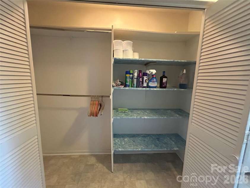 402 24TH Street, Kannapolis, NC 28083.  MLS# CAR4398330, YatesRealty ID 33965. Bathroom Closet & Linen Closet