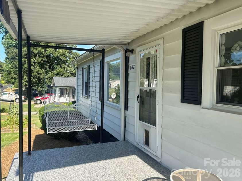 402 24TH Street, Kannapolis, NC 28083.  MLS# CAR4398330, YatesRealty ID 33965. Covered Front Porch