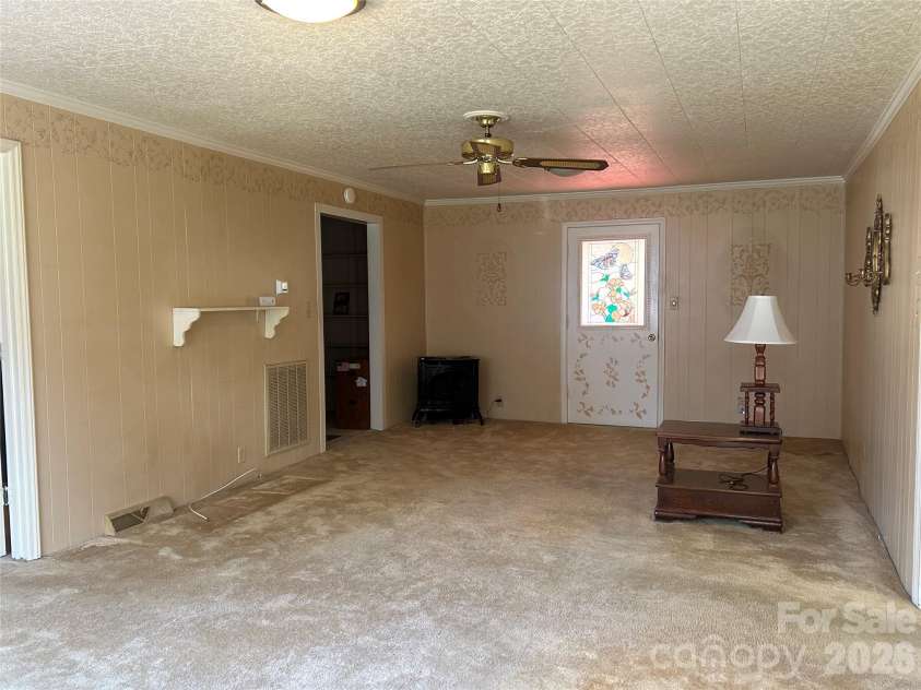 402 24TH Street, Kannapolis, NC 28083.  MLS# CAR4398330, YatesRealty ID 33965. Living Room
