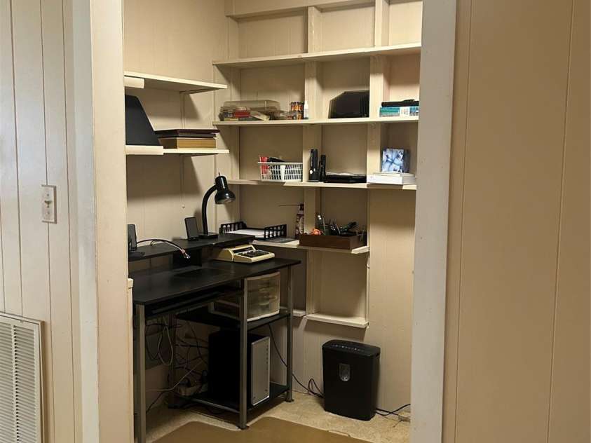 402 24TH Street, Kannapolis, NC 28083.  MLS# CAR4398330, YatesRealty ID 33965. Office Nook