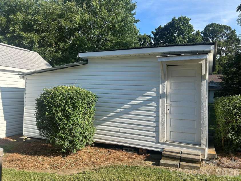 402 24TH Street, Kannapolis, NC 28083.  MLS# CAR4398330, YatesRealty ID 33965. Storage Building