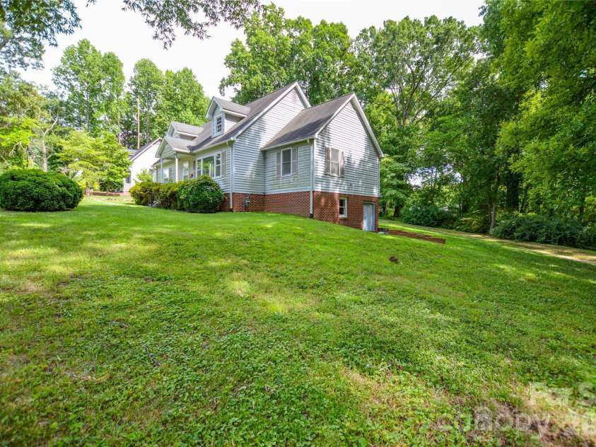 1800 Brantley Road, Kannapolis, NC 28083.  MLS# CAR4398516, YatesRealty ID 33966. 