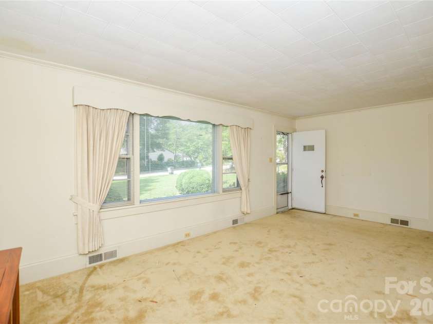1800 Brantley Road, Kannapolis, NC 28083.  MLS# CAR4398516, YatesRealty ID 33966. 