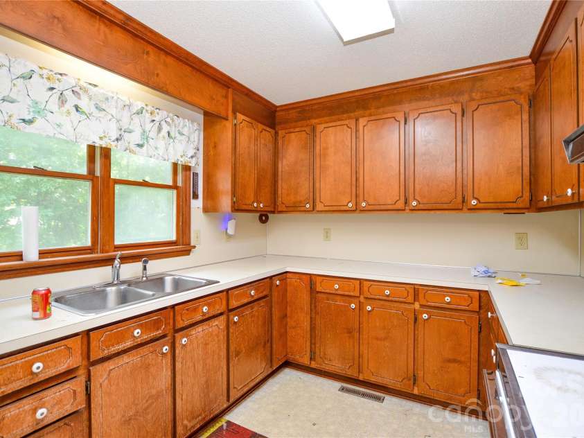 1800 Brantley Road, Kannapolis, NC 28083.  MLS# CAR4398516, YatesRealty ID 33966. 