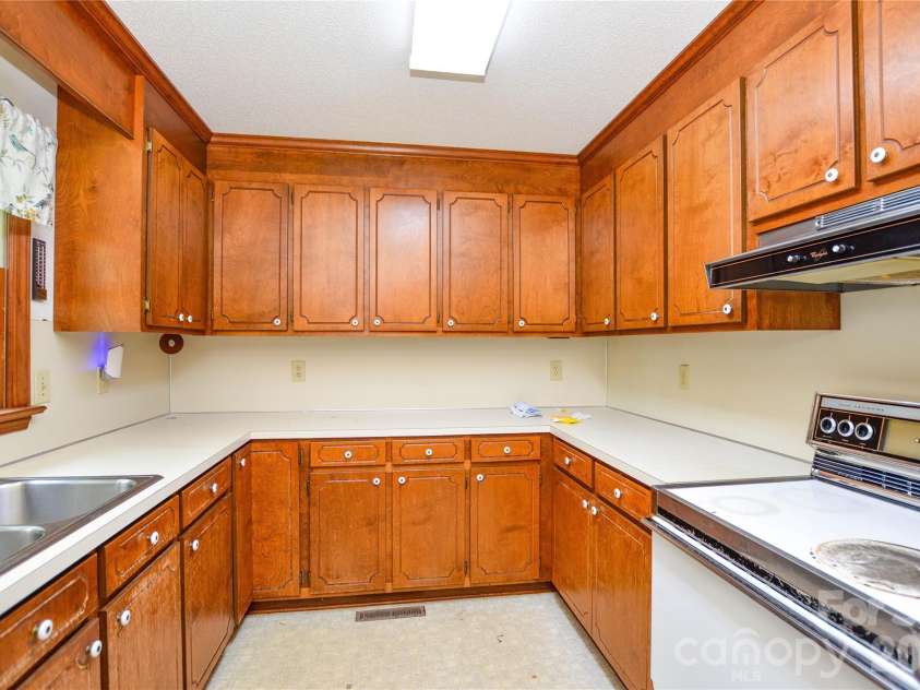 1800 Brantley Road, Kannapolis, NC 28083.  MLS# CAR4398516, YatesRealty ID 33966. 