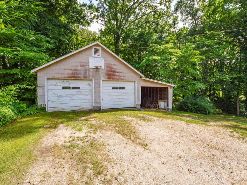 1800 Brantley Road, Kannapolis, NC 28083.  MLS# CAR4398516, YatesRealty ID 33966. 