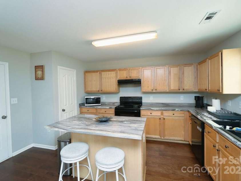 3130 Osceola Lane, Charlotte, NC 28269.  MLS# CAR4292809, YatesRealty ID 33967. 