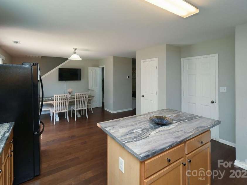 3130 Osceola Lane, Charlotte, NC 28269.  MLS# CAR4292809, YatesRealty ID 33967. 