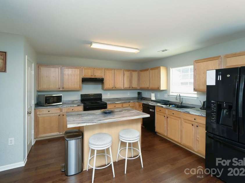 3130 Osceola Lane, Charlotte, NC 28269.  MLS# CAR4292809, YatesRealty ID 33967. 