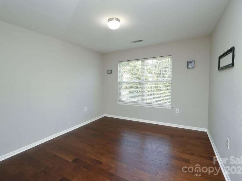 3130 Osceola Lane, Charlotte, NC 28269.  MLS# CAR4292809, YatesRealty ID 33967. 