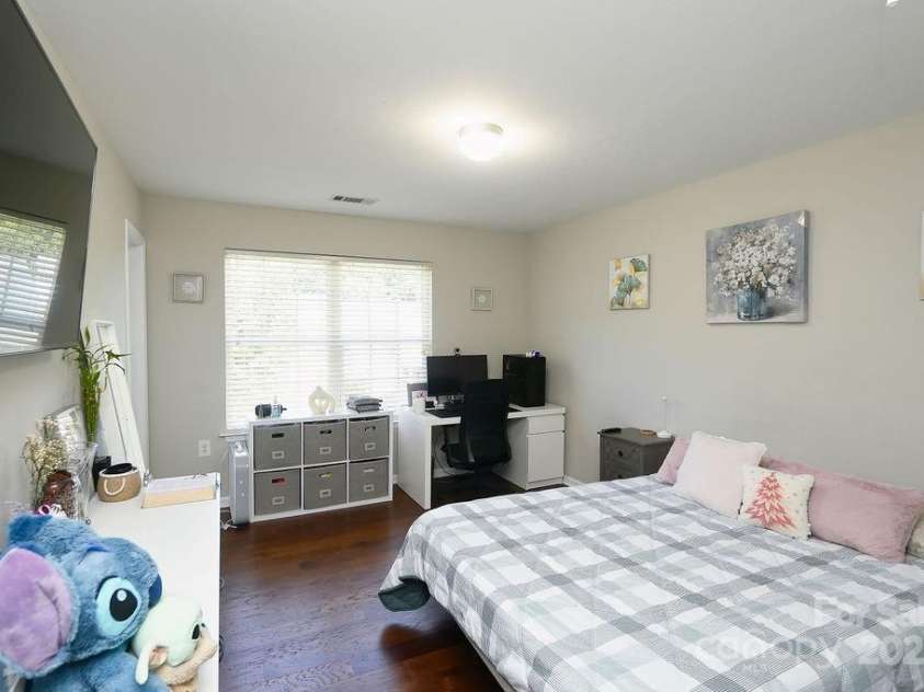 3130 Osceola Lane, Charlotte, NC 28269.  MLS# CAR4292809, YatesRealty ID 33967. 