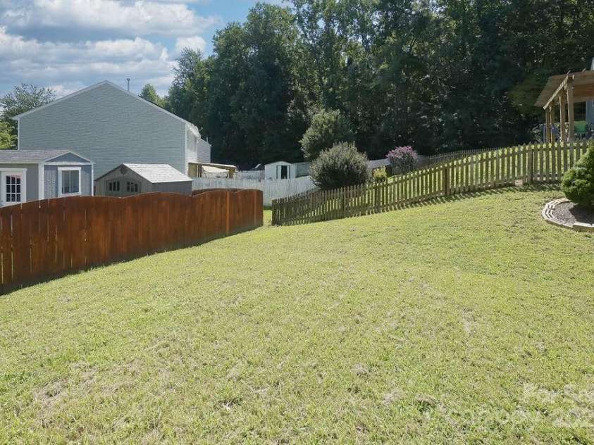 3130 Osceola Lane, Charlotte, NC 28269.  MLS# CAR4292809, YatesRealty ID 33967. 