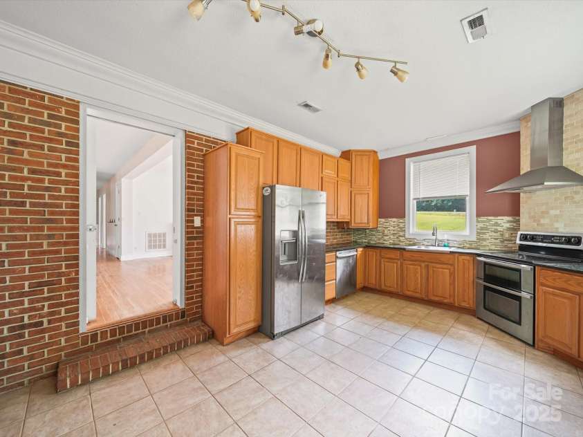 142 Hatcher Road, Shelby, NC 28150.  MLS# CAR4278201, YatesRealty ID 33968. 