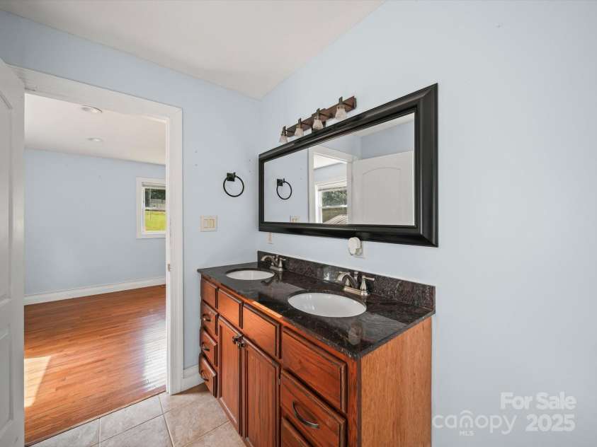 142 Hatcher Road, Shelby, NC 28150.  MLS# CAR4278201, YatesRealty ID 33968. 