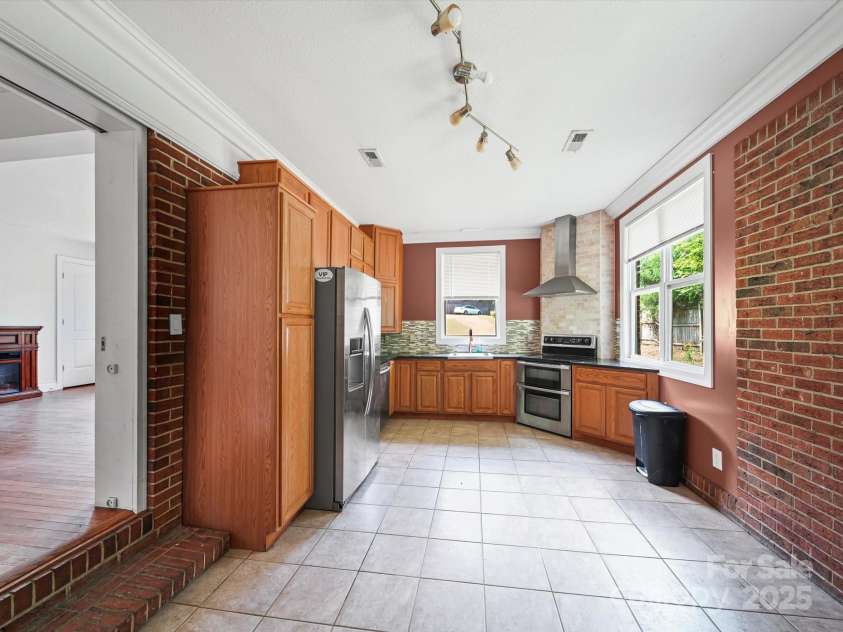 142 Hatcher Road, Shelby, NC 28150.  MLS# CAR4278201, YatesRealty ID 33968. Kitchen