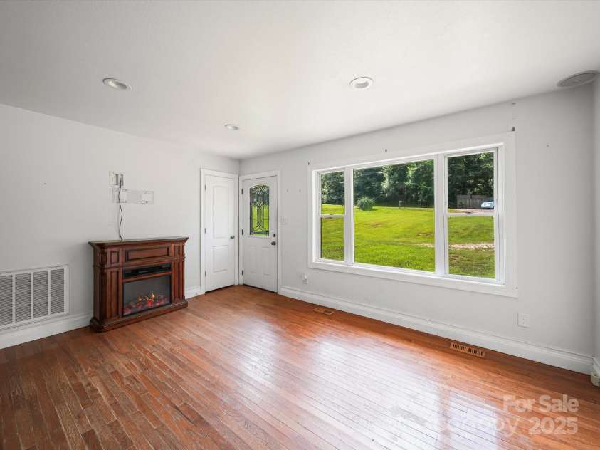 142 Hatcher Road, Shelby, NC 28150.  MLS# CAR4278201, YatesRealty ID 33968. Living Room