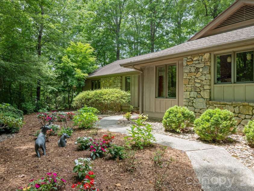 117 Tarnhill Drive, Flat Rock, NC 28731.  MLS# CAR4395598, YatesRealty ID 33969. 