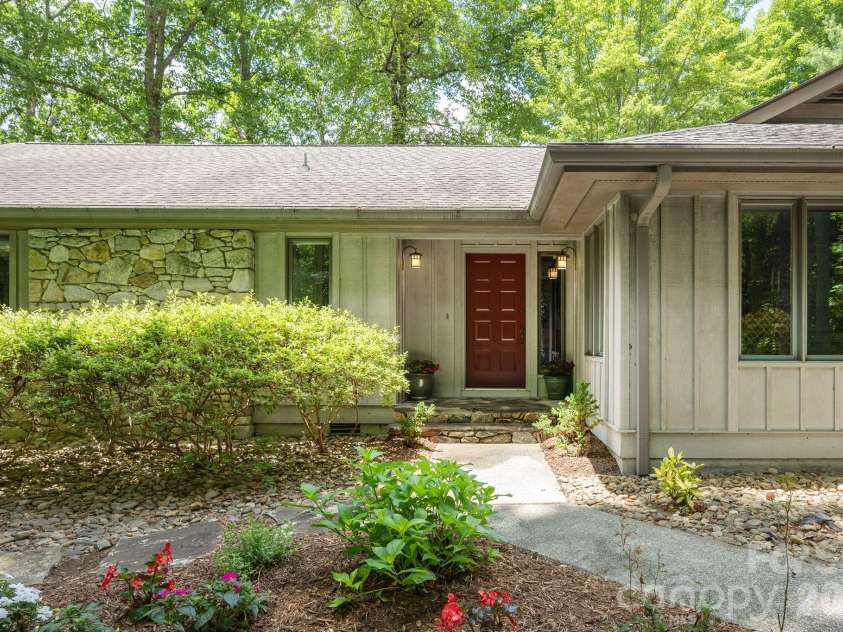 117 Tarnhill Drive, Flat Rock, NC 28731.  MLS# CAR4395598, YatesRealty ID 33969. 