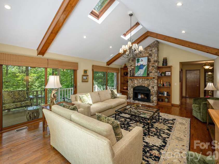 117 Tarnhill Drive, Flat Rock, NC 28731.  MLS# CAR4395598, YatesRealty ID 33969. 