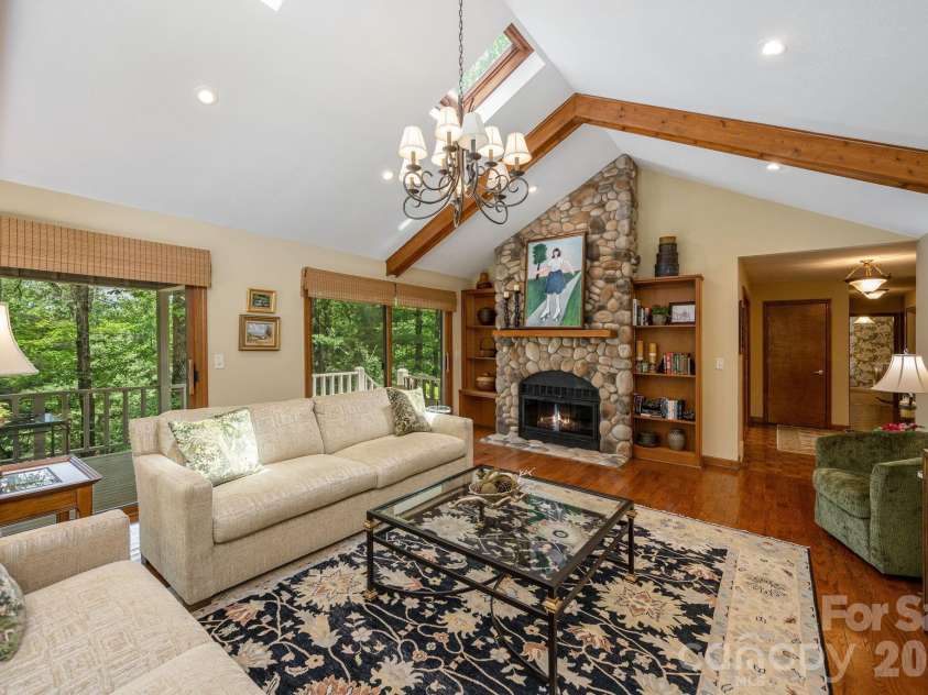 117 Tarnhill Drive, Flat Rock, NC 28731.  MLS# CAR4395598, YatesRealty ID 33969. 