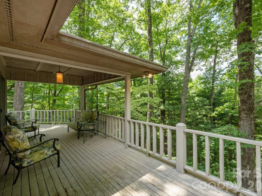 117 Tarnhill Drive, Flat Rock, NC 28731.  MLS# CAR4395598, YatesRealty ID 33969. 
