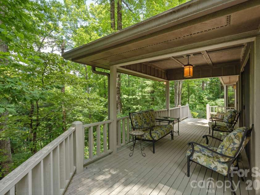 117 Tarnhill Drive, Flat Rock, NC 28731.  MLS# CAR4395598, YatesRealty ID 33969. 