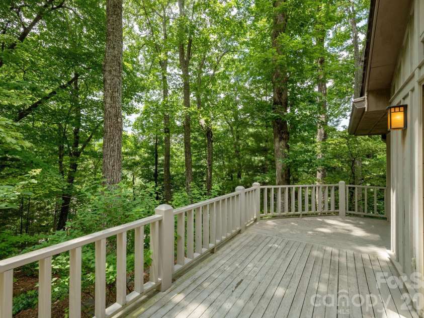 117 Tarnhill Drive, Flat Rock, NC 28731.  MLS# CAR4395598, YatesRealty ID 33969. 