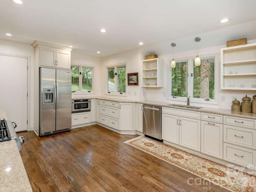 117 Tarnhill Drive, Flat Rock, NC 28731.  MLS# CAR4395598, YatesRealty ID 33969. 