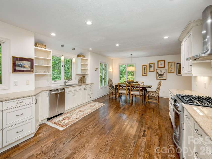 117 Tarnhill Drive, Flat Rock, NC 28731.  MLS# CAR4395598, YatesRealty ID 33969. 