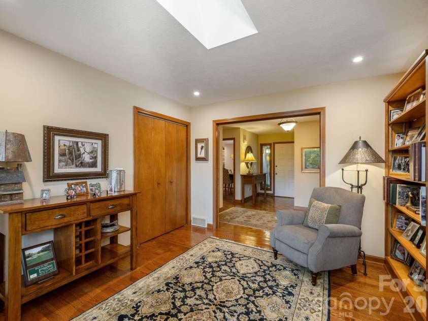 117 Tarnhill Drive, Flat Rock, NC 28731.  MLS# CAR4395598, YatesRealty ID 33969. 
