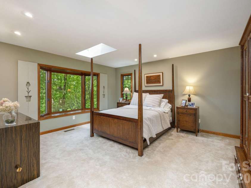 117 Tarnhill Drive, Flat Rock, NC 28731.  MLS# CAR4395598, YatesRealty ID 33969. 