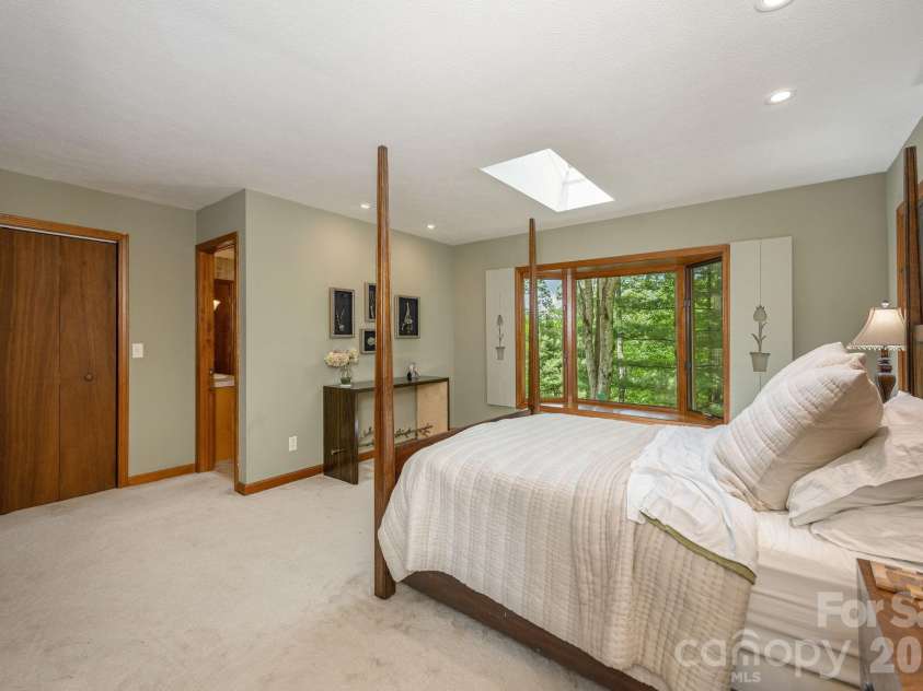 117 Tarnhill Drive, Flat Rock, NC 28731.  MLS# CAR4395598, YatesRealty ID 33969. 