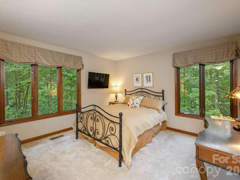 117 Tarnhill Drive, Flat Rock, NC 28731.  MLS# CAR4395598, YatesRealty ID 33969. 