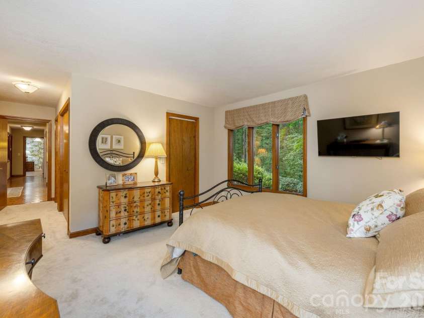 117 Tarnhill Drive, Flat Rock, NC 28731.  MLS# CAR4395598, YatesRealty ID 33969. 