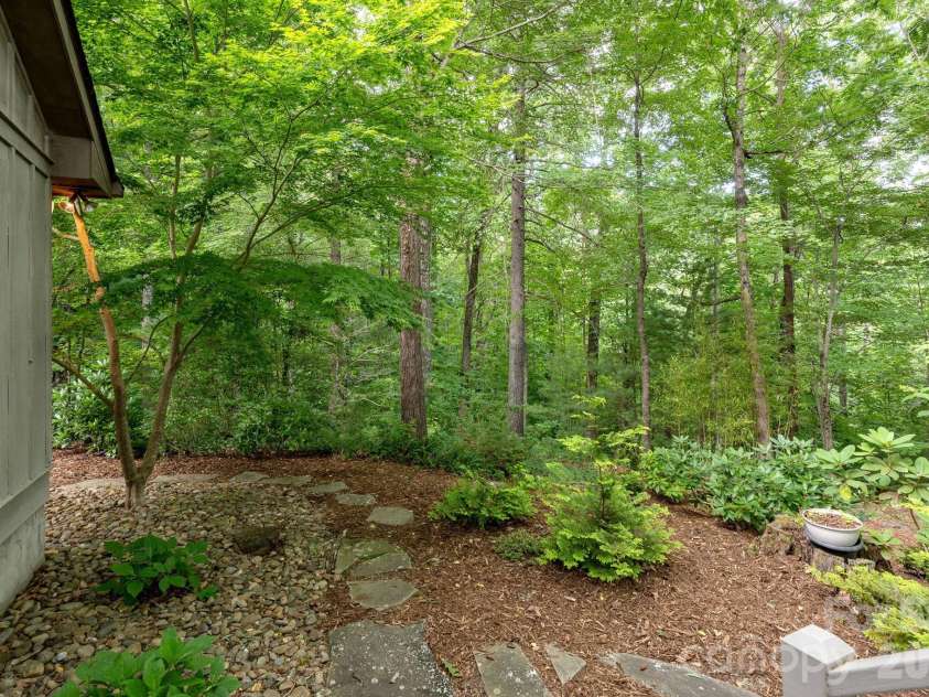 117 Tarnhill Drive, Flat Rock, NC 28731.  MLS# CAR4395598, YatesRealty ID 33969. 