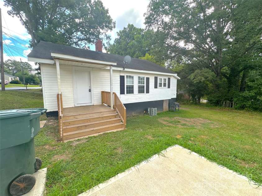 815 Weldon Street, Gastonia, NC 28052.  MLS# CAR4288769, YatesRealty ID 33969. 