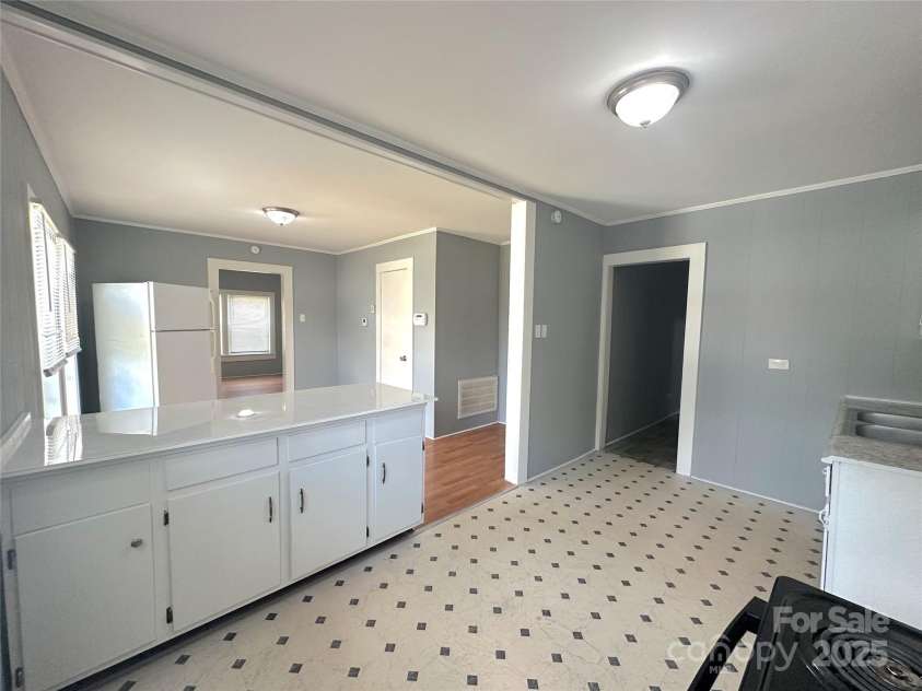 815 Weldon Street, Gastonia, NC 28052.  MLS# CAR4288769, YatesRealty ID 33969. 