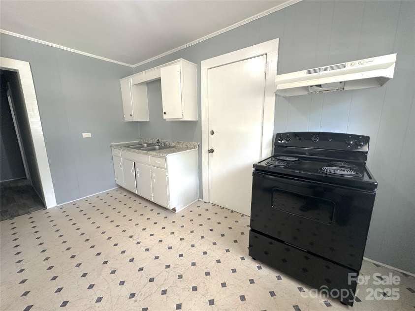 815 Weldon Street, Gastonia, NC 28052.  MLS# CAR4288769, YatesRealty ID 33969. 
