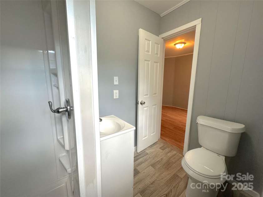 815 Weldon Street, Gastonia, NC 28052.  MLS# CAR4288769, YatesRealty ID 33969. 