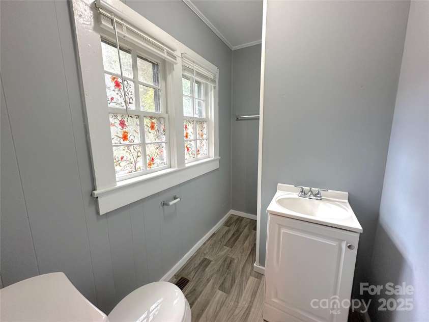 815 Weldon Street, Gastonia, NC 28052.  MLS# CAR4288769, YatesRealty ID 33969. 