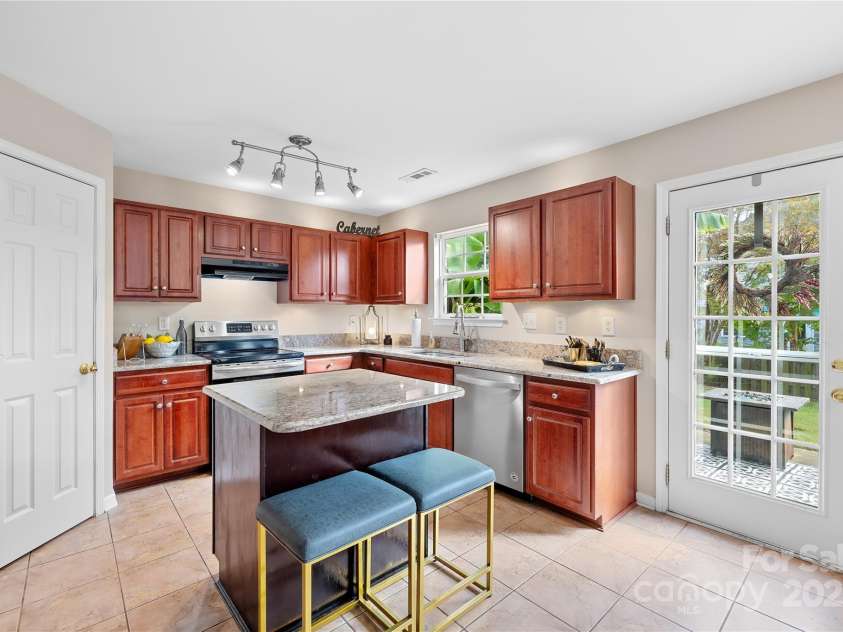 112 Saye Place, Mooresville, NC 28115.  MLS# CAR4238613, YatesRealty ID 3397. 
