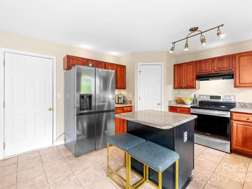 112 Saye Place, Mooresville, NC 28115.  MLS# CAR4238613, YatesRealty ID 3397. 