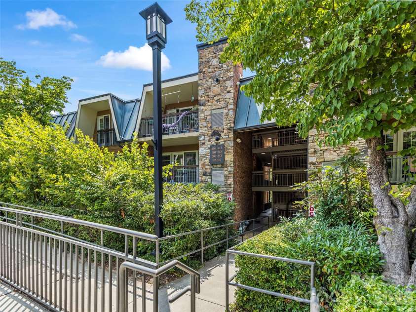 310 Bowling Park Road, Asheville, NC 28803.  MLS# CAR4398143, YatesRealty ID 33970. 