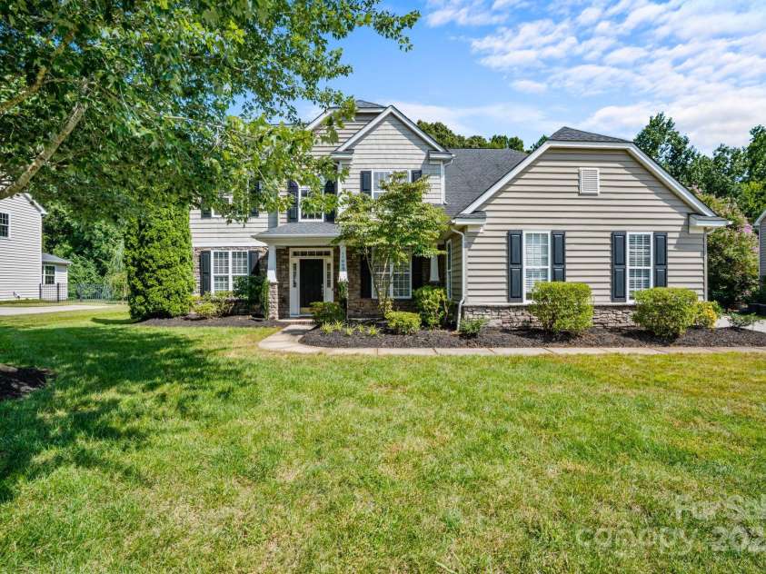 11009 Royal Colony Drive, Waxhaw, NC 28173.  MLS# CAR4295056, YatesRealty ID 33972. 