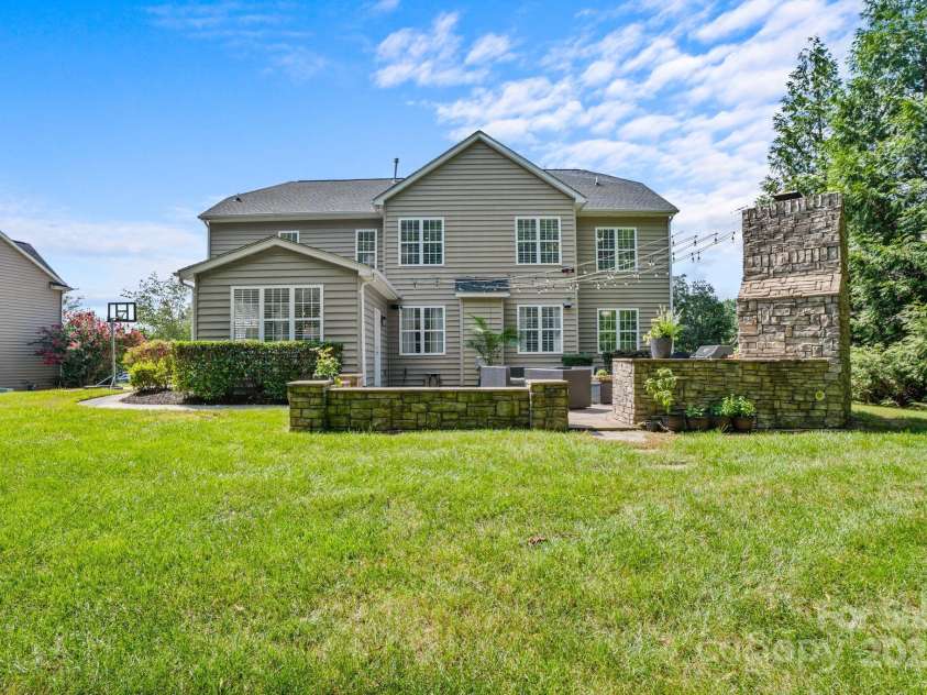 11009 Royal Colony Drive, Waxhaw, NC 28173.  MLS# CAR4295056, YatesRealty ID 33972. 