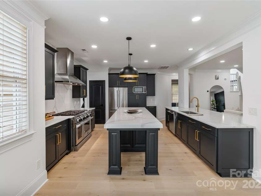 11009 Royal Colony Drive, Waxhaw, NC 28173.  MLS# CAR4295056, YatesRealty ID 33972. 