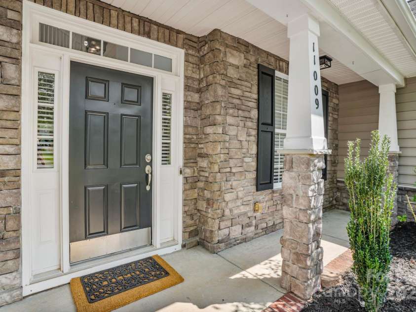 11009 Royal Colony Drive, Waxhaw, NC 28173.  MLS# CAR4295056, YatesRealty ID 33972. 